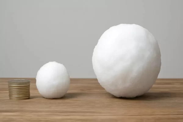 Método bola de nieve vs método avalancha para pagar deudas